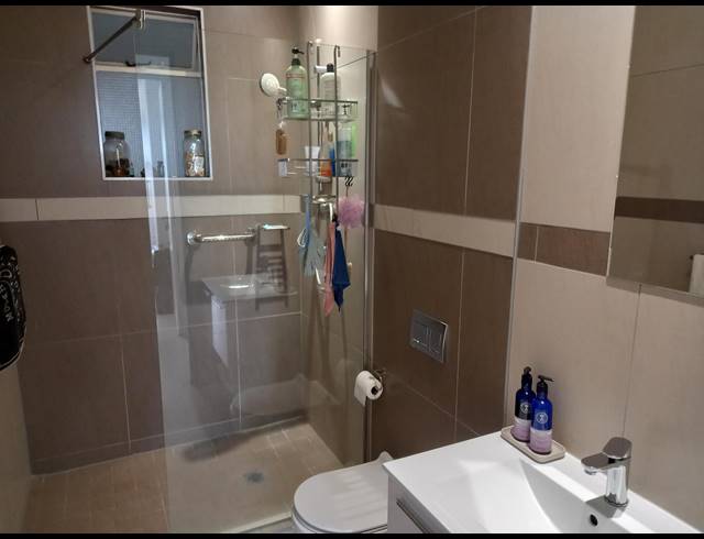 2 BEDROOM FLAT FOR SALE IN MODDERFONTEIN